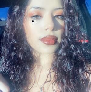 Meet your Posher, Dee